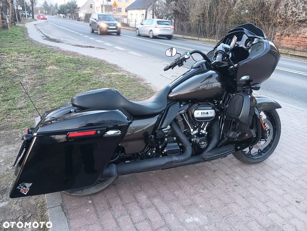 Harley-Davidson Touring Road Glide - 2