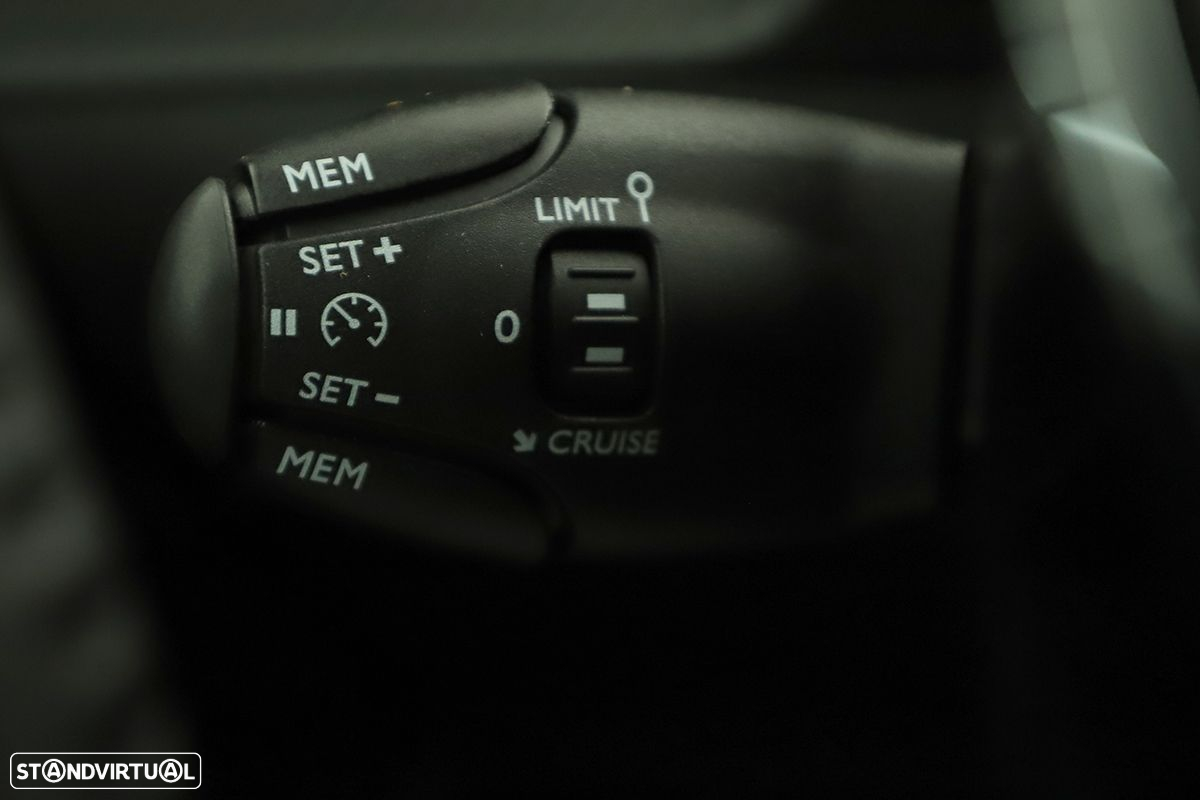 Peugeot 2008 1.2 PureTech Allure - 18