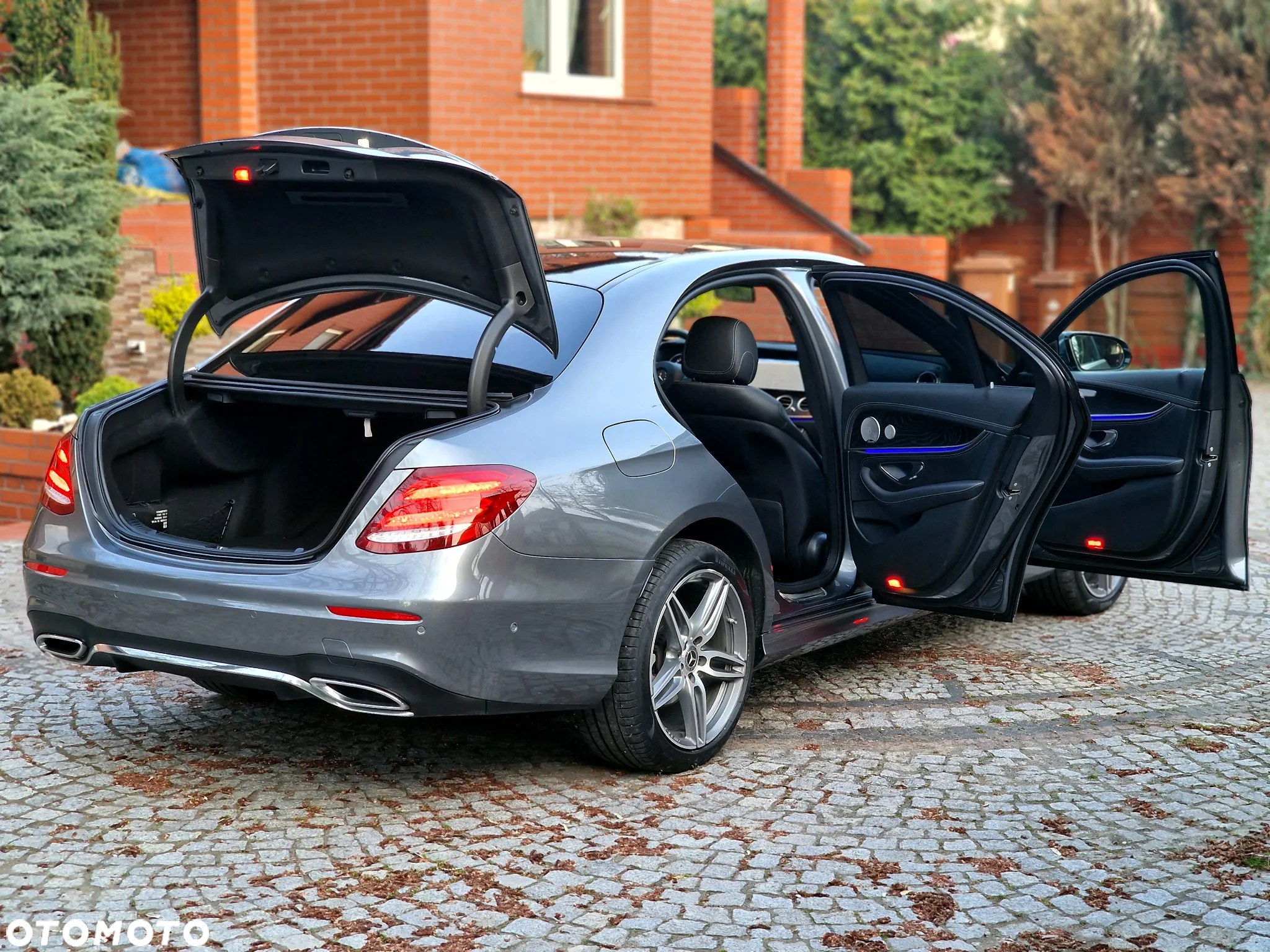 Mercedes-Benz Klasa E 220 d 4-Matic 9G-TRONIC - 37