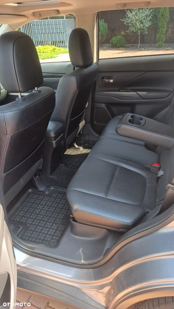 Mitsubishi Outlander 2.0 Instyle Navi 4WD CVT - 13