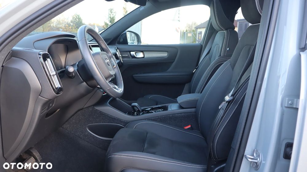 Volvo XC 40 B4 Plus Dark - 15