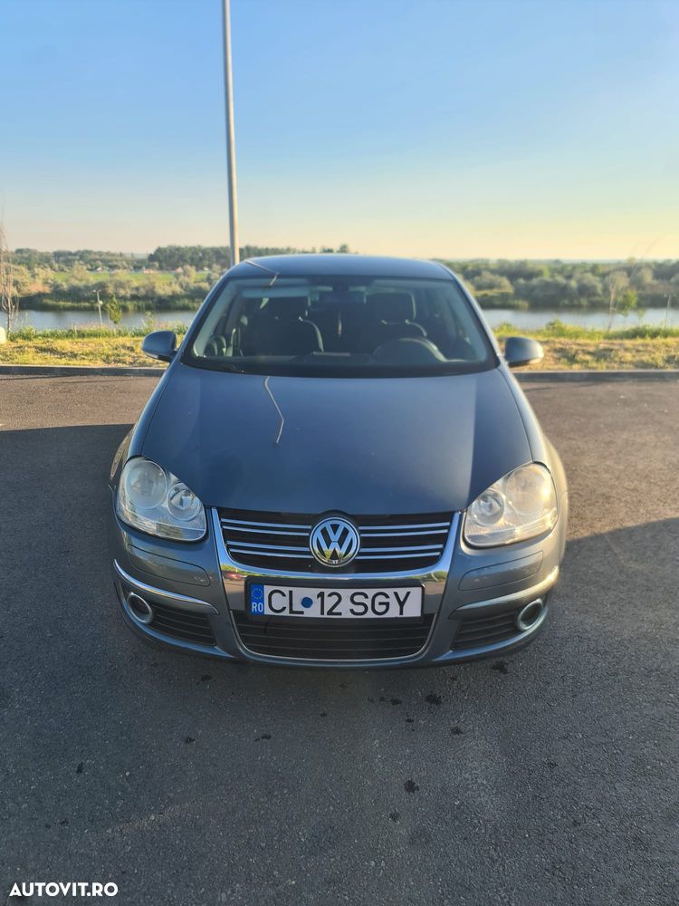Volkswagen Jetta 1.6 FSI Comfortline - 1