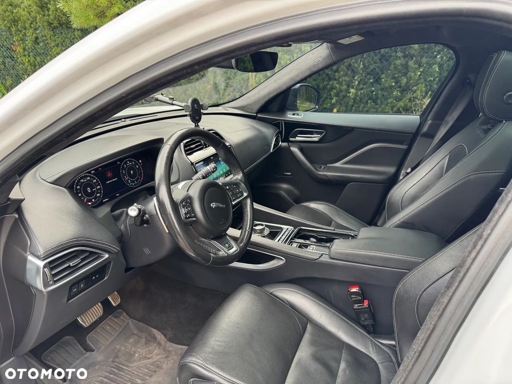 Jaguar F-Pace 2.0 i4P AWD R-Sport - 13