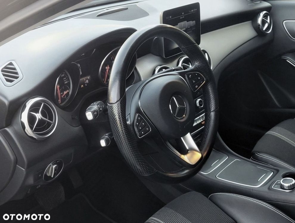 Mercedes-Benz GLA 200 7G-DCT AMG Line - 6