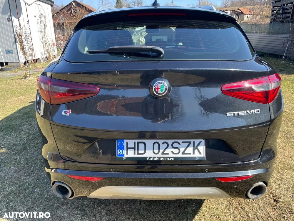 Alfa Romeo Stelvio 2.0 Turbo 16V AT8-Q4 Veloce - 3