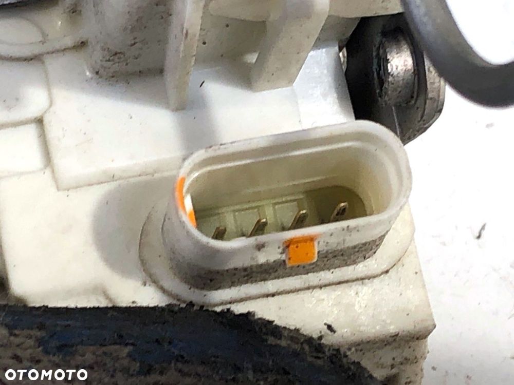 ZAMEK DRZWI LEWY PRZÓD  MERCEDES-BENZ KLASA E T-Model (S212) 2009 - 2016 E 200 CDI / BlueTEC - 3