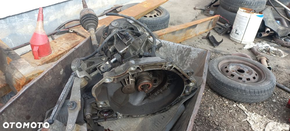Opel Corsa Meriva 1.0 1.2 skrzynia biegów  F13C394 - 1