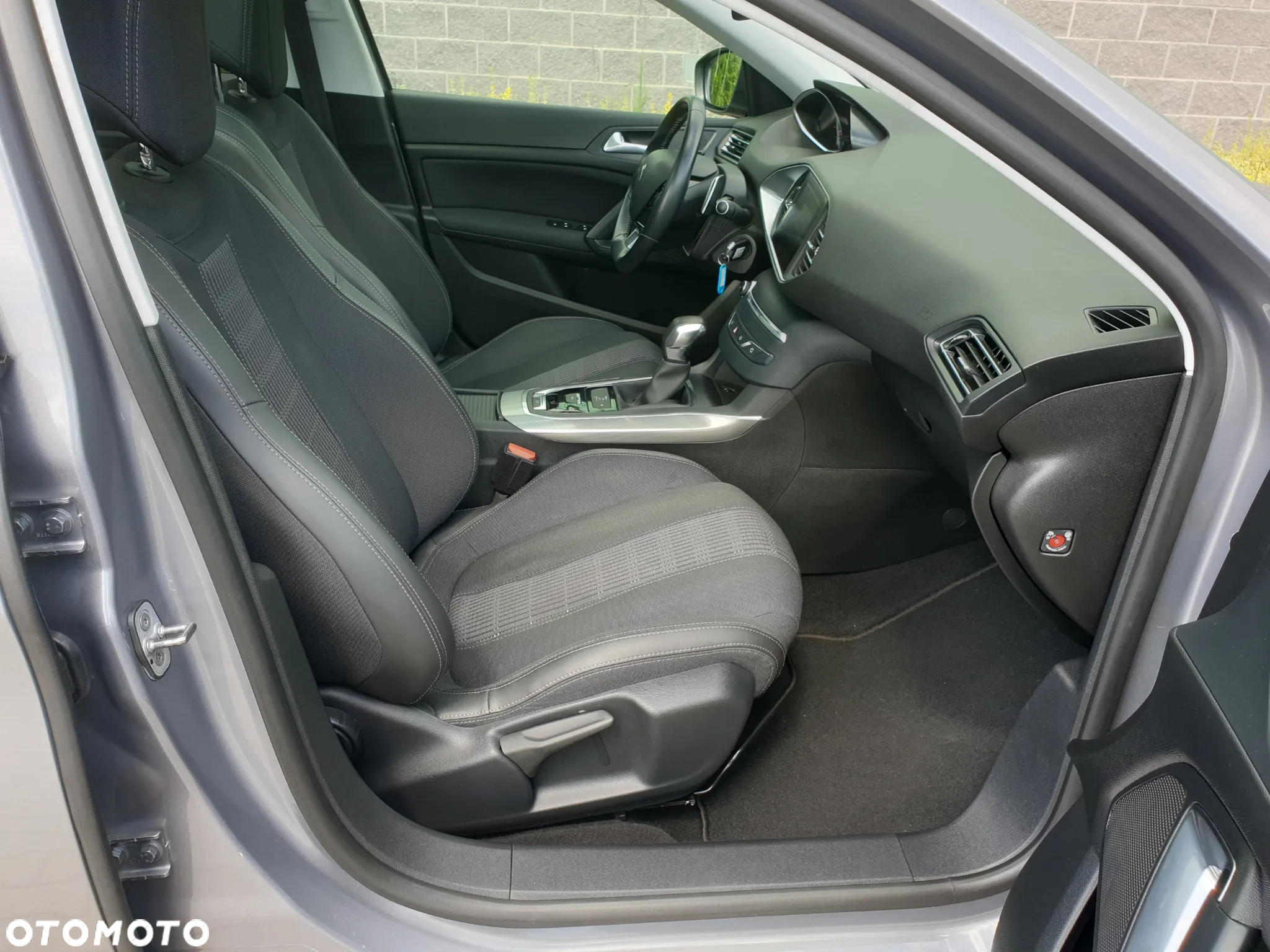 Peugeot 308 1.2 PureTech Allure S&S EAT6 - 17