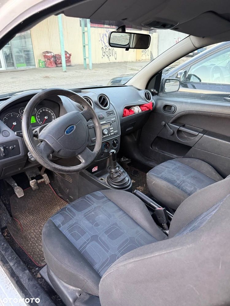 Ford Fiesta - 7