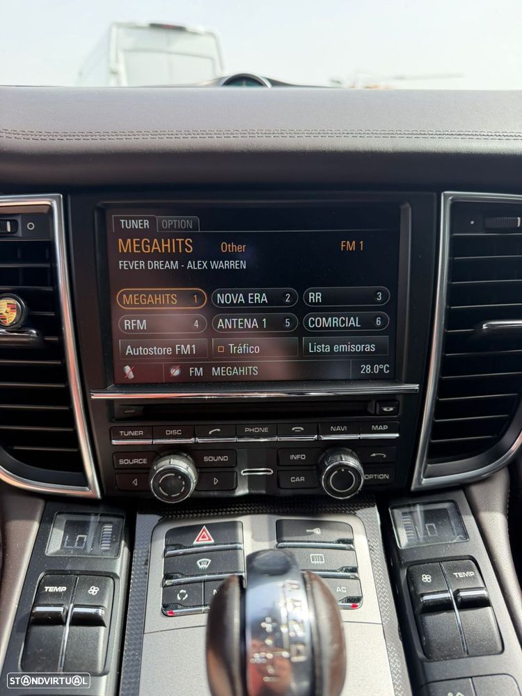 Porsche Panamera Turbo PDK - 32