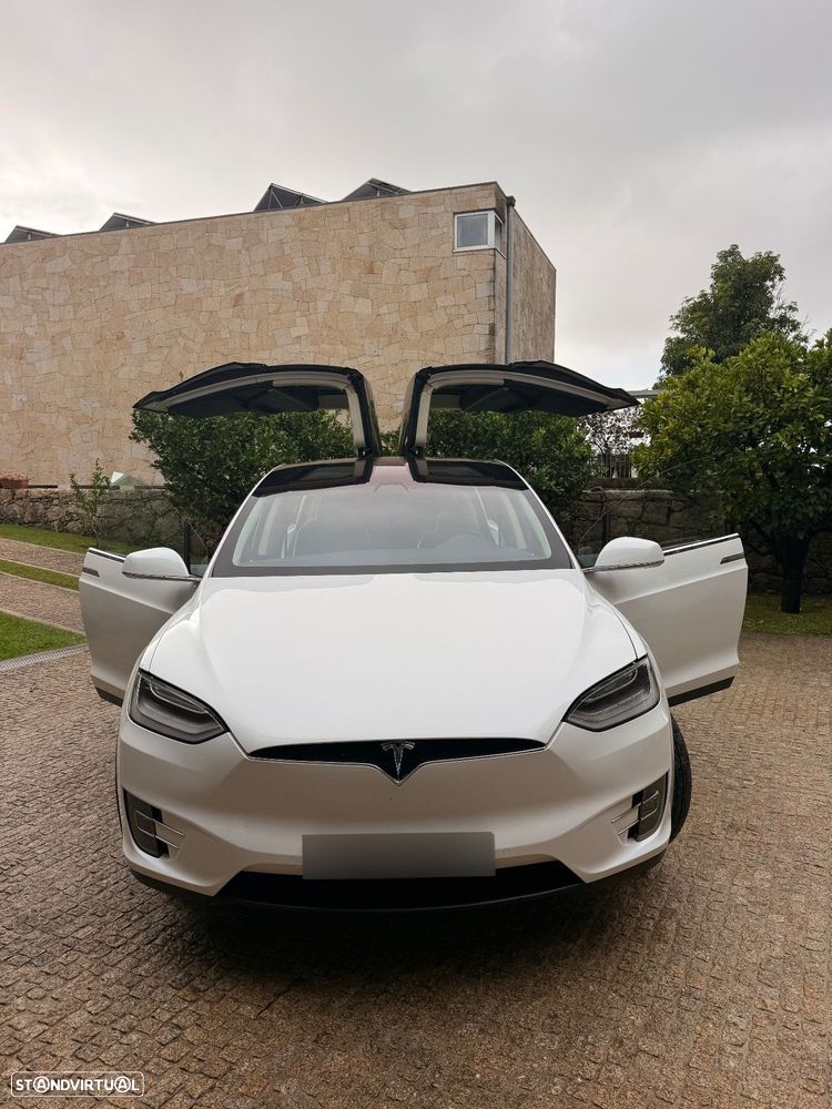 Tesla Model X - 6