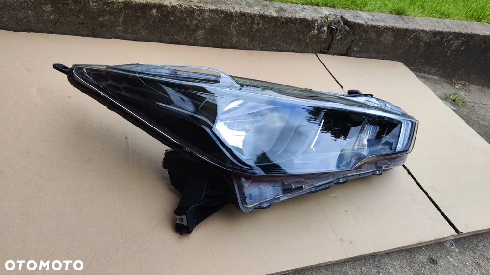 Nissan Micra K14 17- Lampa Prawa Zwykła z LED DRL  Czarny Środek Oryginał Europa - 2