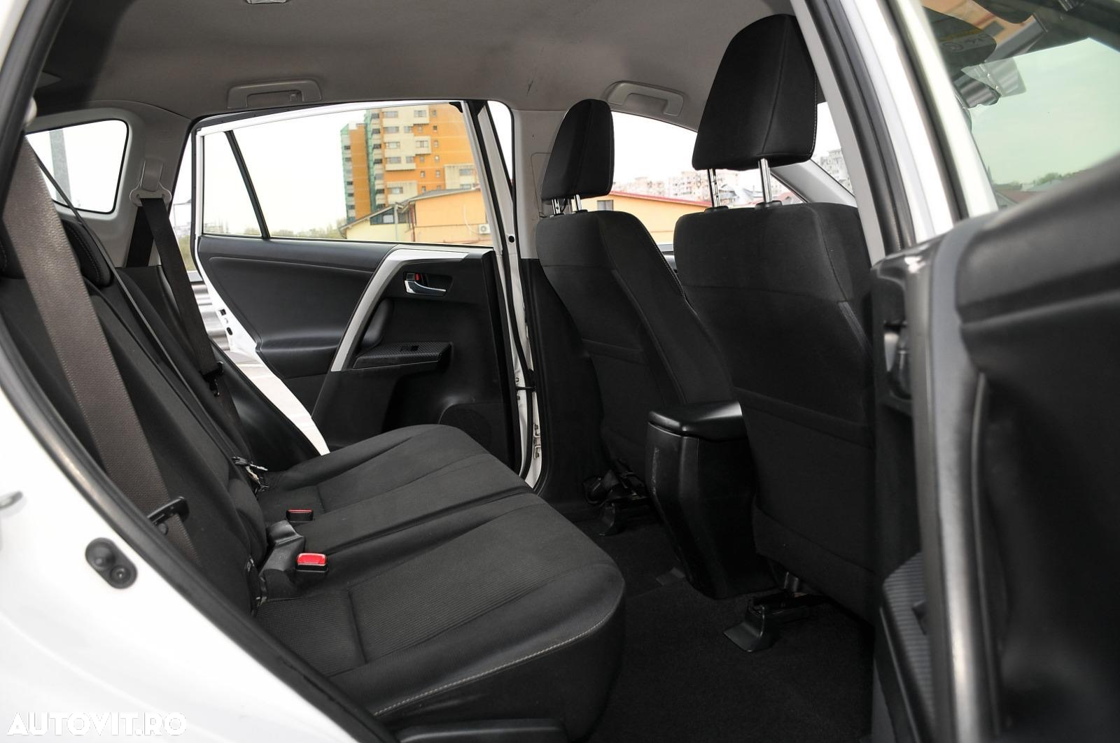 Toyota RAV4 2.2 D-4CAT 4WD Aut Executive - 6