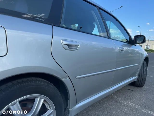Subaru Legacy Kombi 2.0 4WD - 6