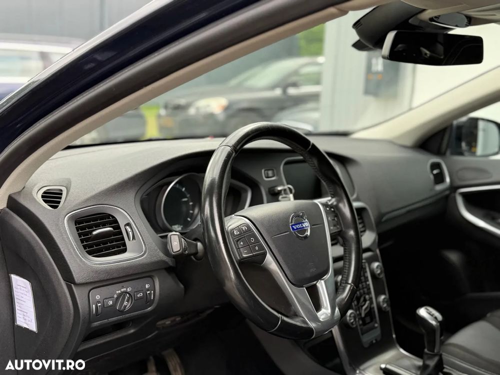 Volvo V40 D4 Momentum - 7