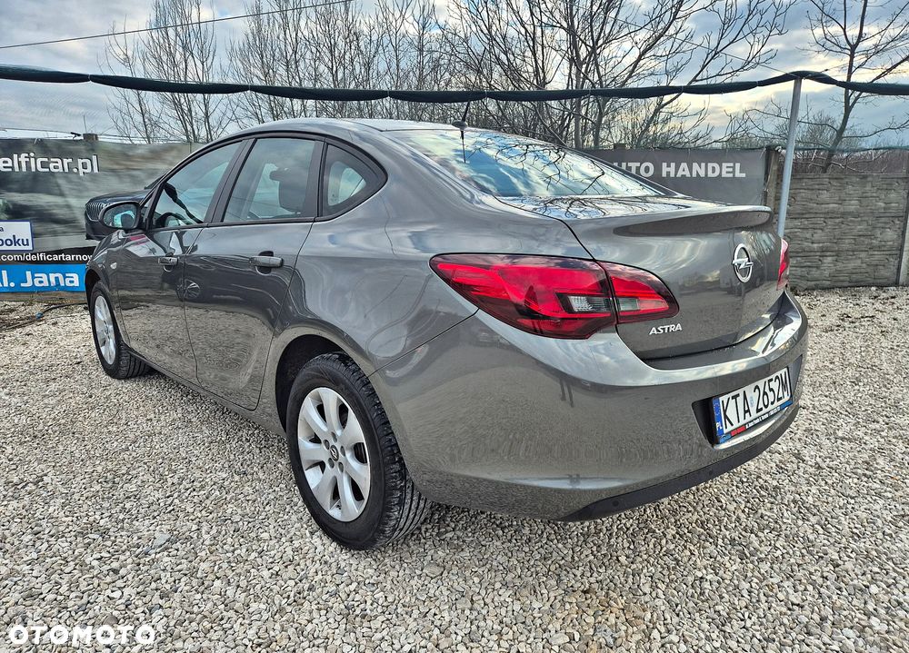 Opel Astra 1.6 Executive EU6 - 4
