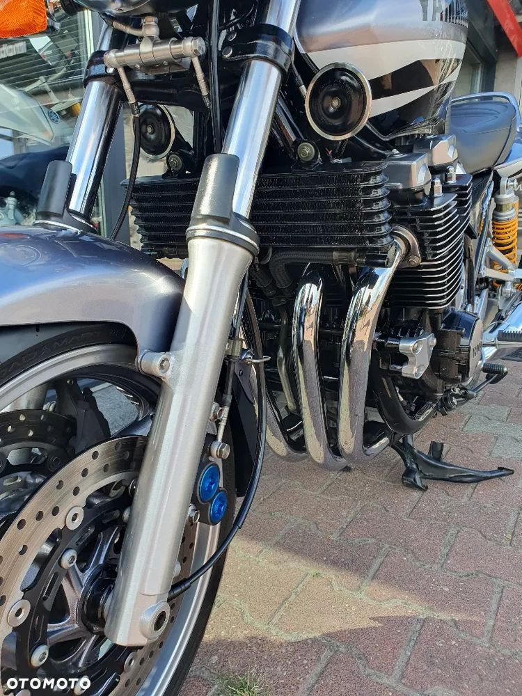 Yamaha XJR - 4