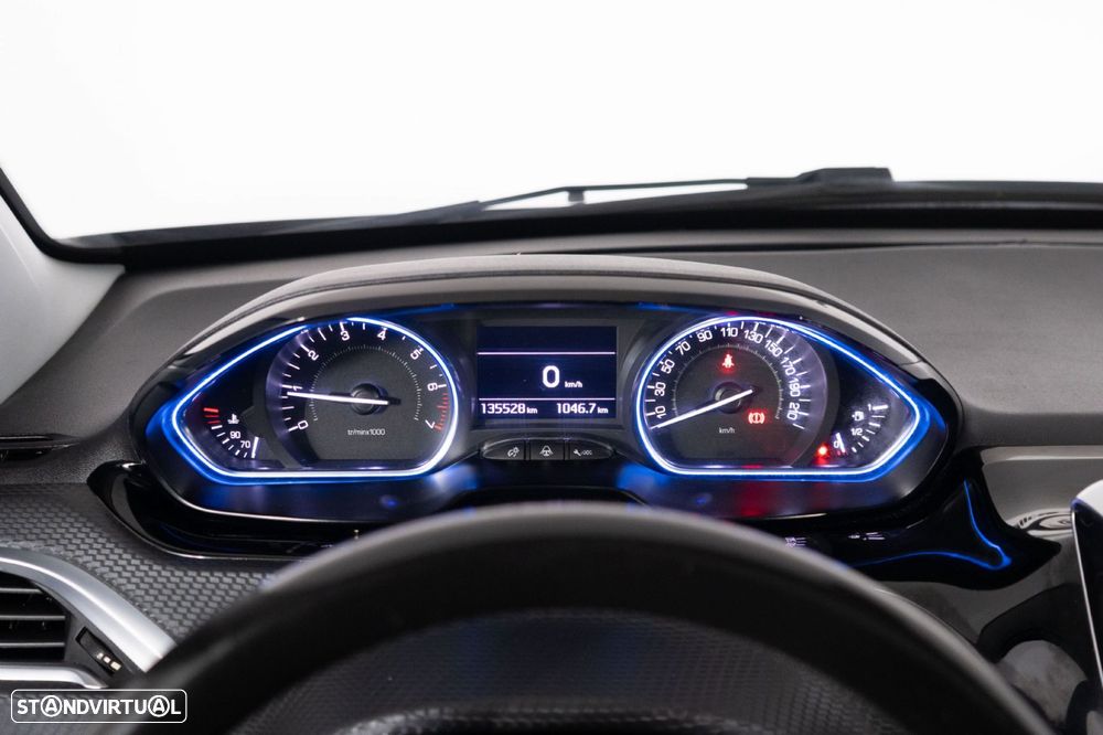 Peugeot 2008 1.2 PureTech Allure - 19