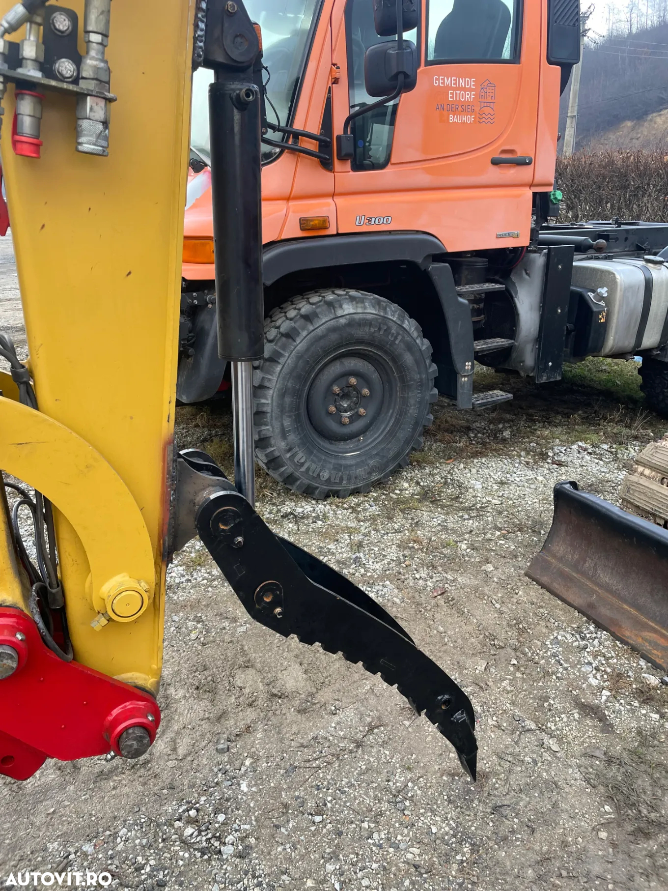 Atașamente deget hidraulic pentru excavatoare de 1.5, 3 si 5 tone - 2