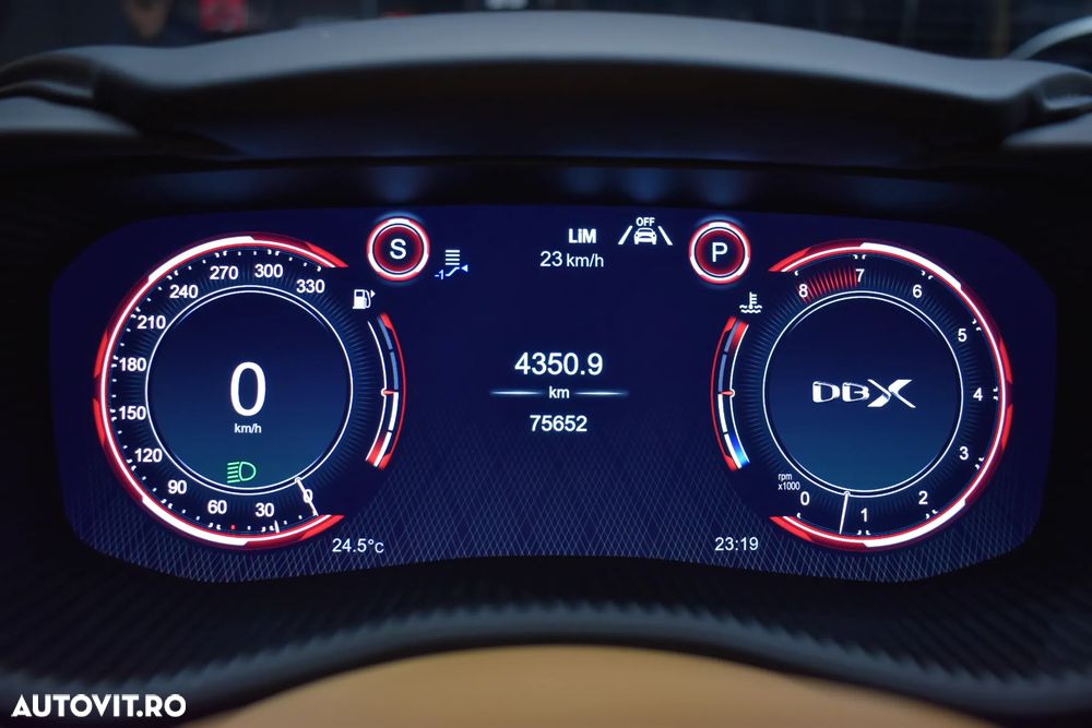 Aston Martin DBX - 13