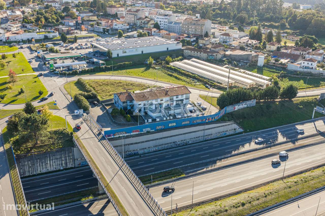 Moradia T4,com piscina, Localizada - São Mamede Infesta - Grande imagem: 4/56