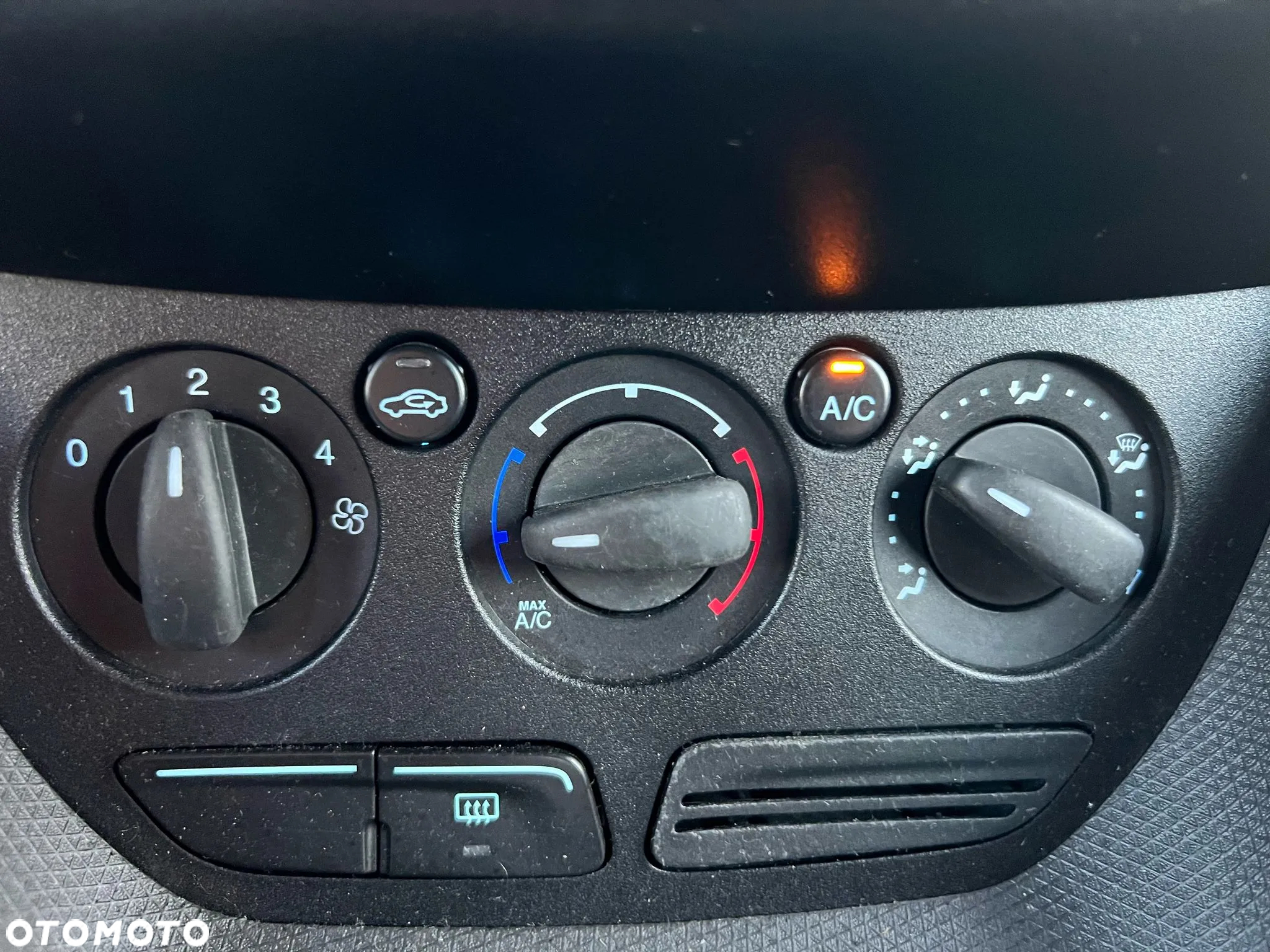 Ford Transit Connect - 19