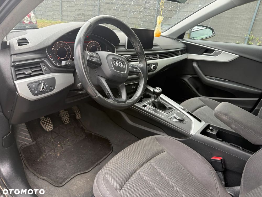 Audi A4 Limousine - 5