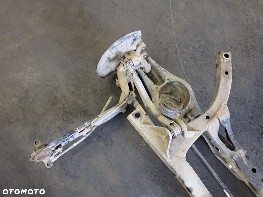 SANKI WÓZEK KOŁYSKA TYŁ HYUNDAI I30 III KOMBI - 2