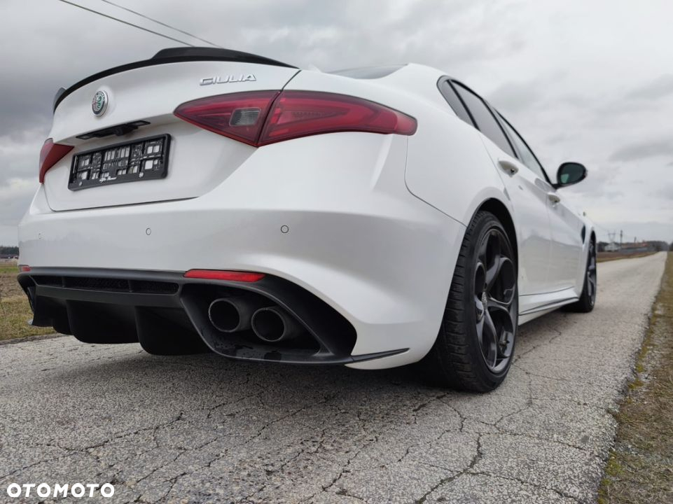 Alfa Romeo Giulia 2.9 V6 Bi-Turbo AT8 Quadrifoglio - 27