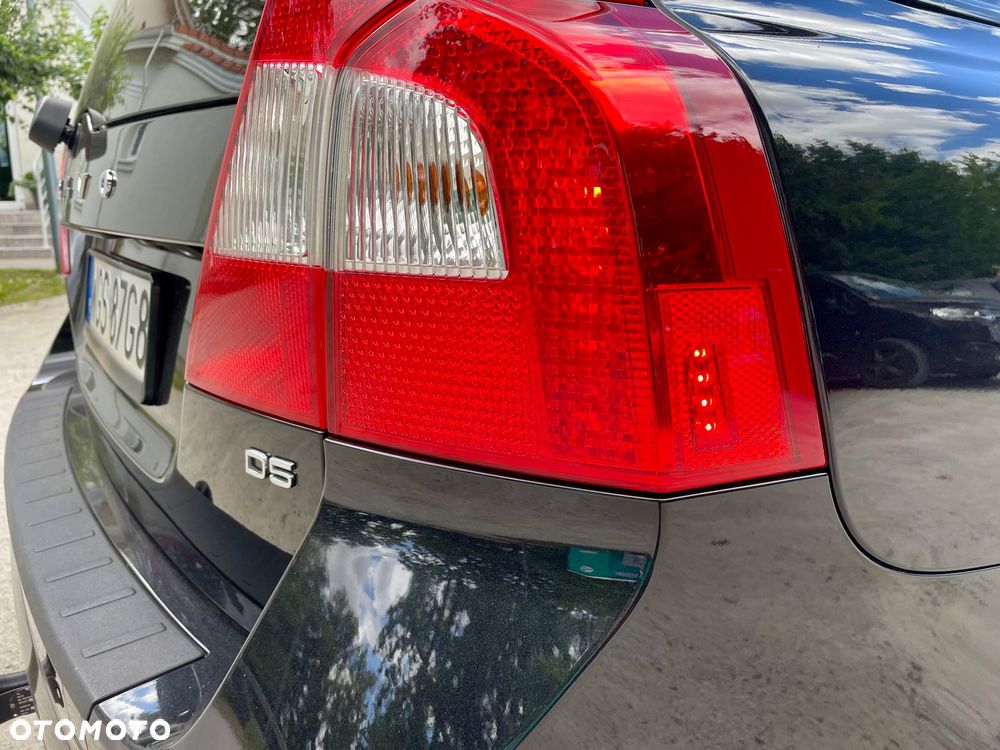 Volvo V70 D5 R-Design - 10