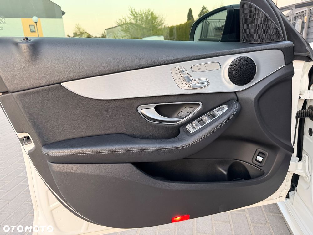 Mercedes-Benz Klasa C 300 9G-TRONIC AMG Line - 27