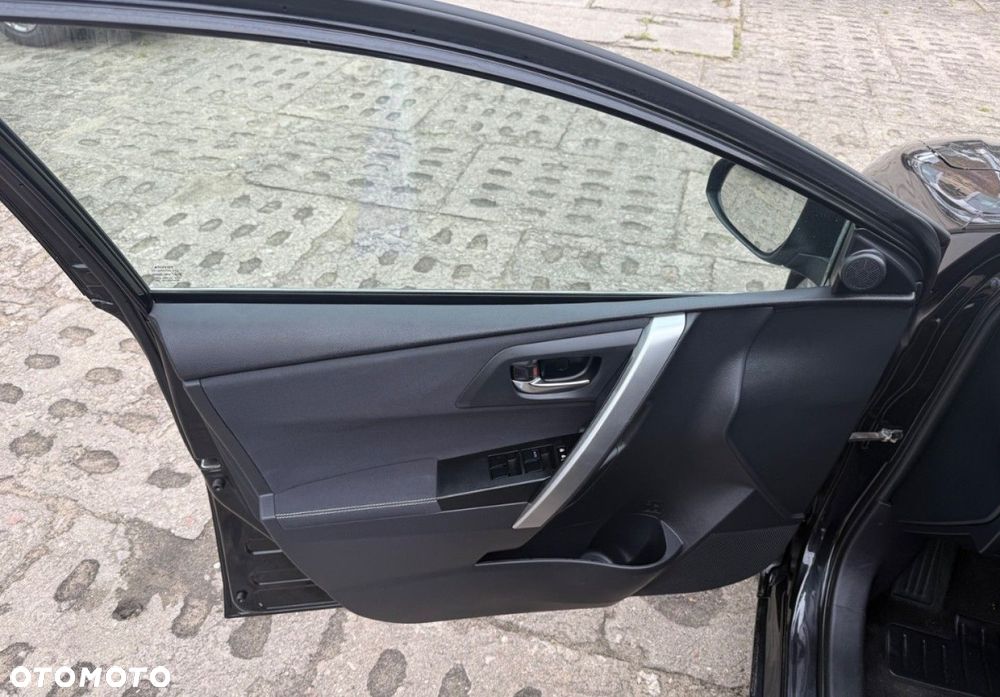Toyota Auris - 12