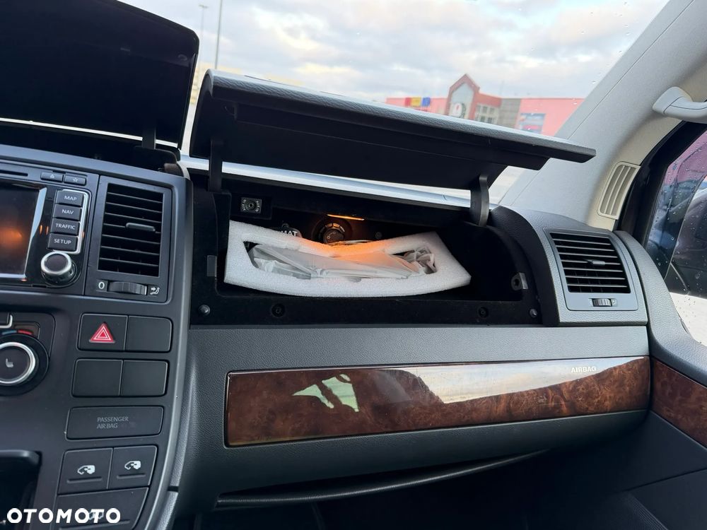 Volkswagen Multivan - 22