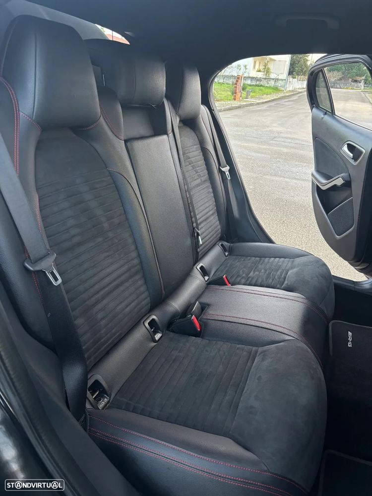 Mercedes-Benz GLA 180 d 7G-DCT AMG Line - 10