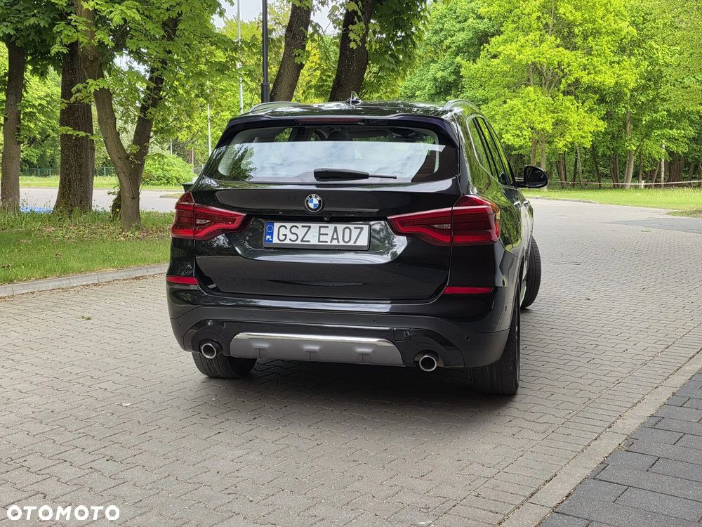 BMW X3 sDrive18d xLine - 32