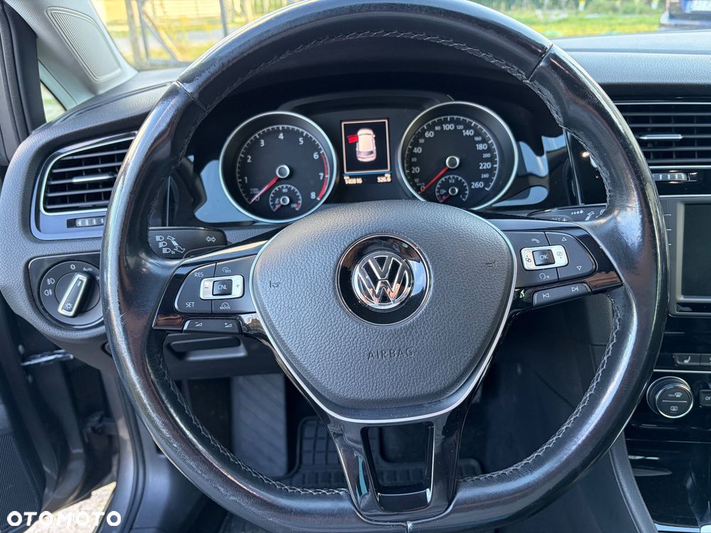 Volkswagen Golf - 6