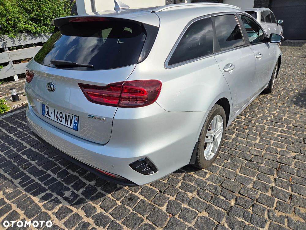 Kia Ceed 1.6 CRDi Eco-Dynamics+ (48V Mild-Hybrid) Platinum Edition - 4