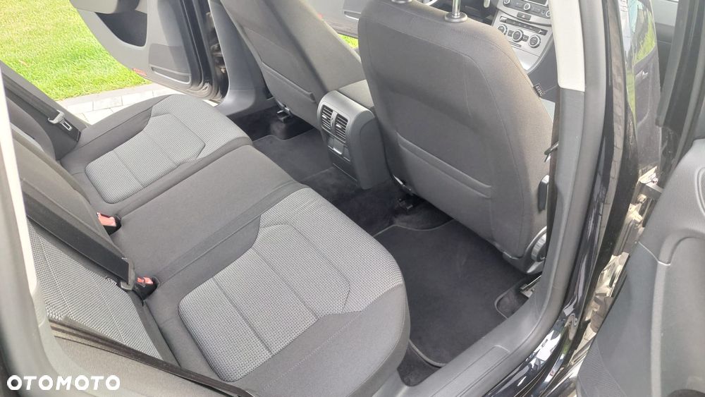 Volkswagen Passat - 18