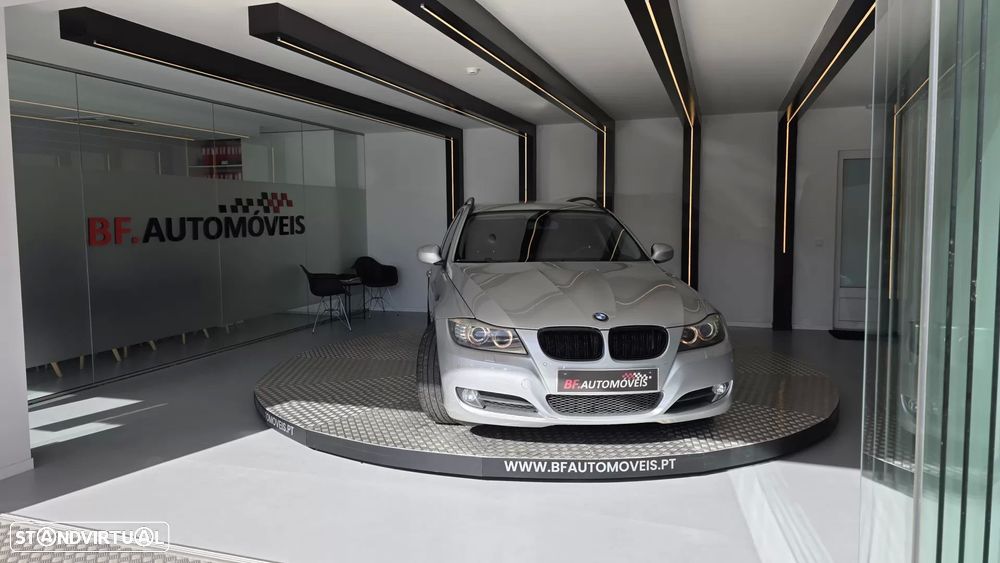 BMW 320 d EfficientDynamics Navigation - 12