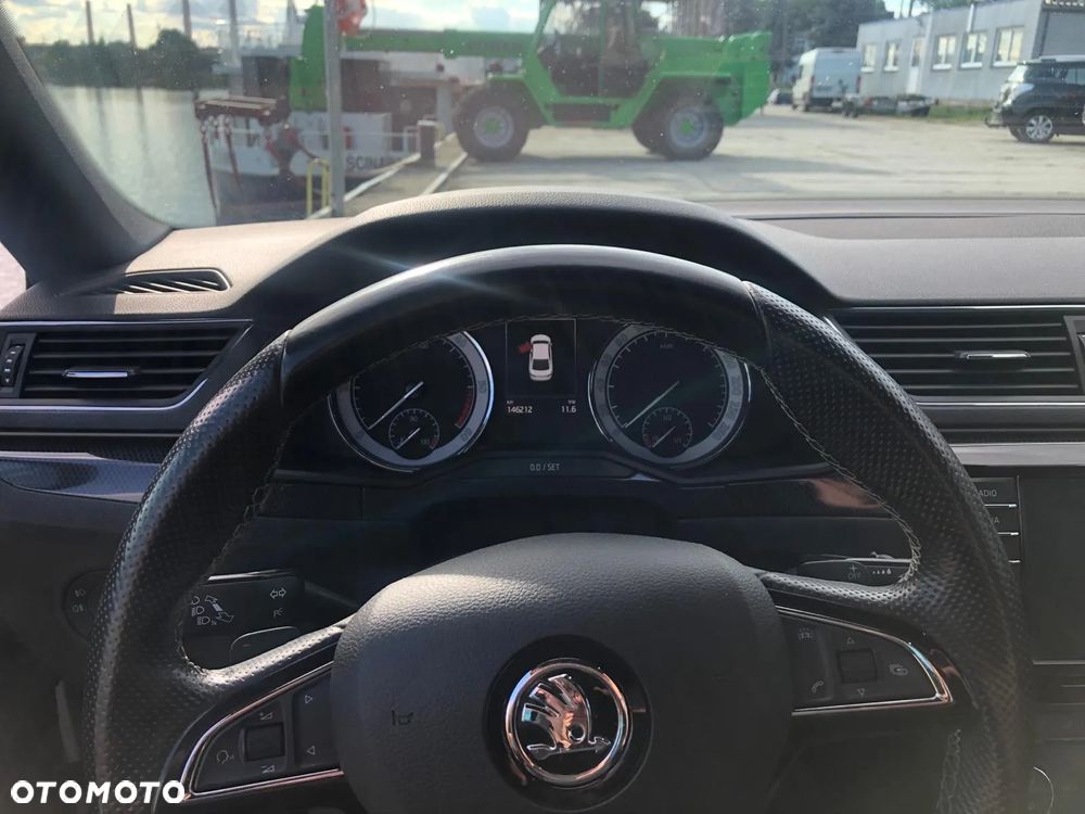 Skoda Superb 2.0 TDI Sportline DSG - 5