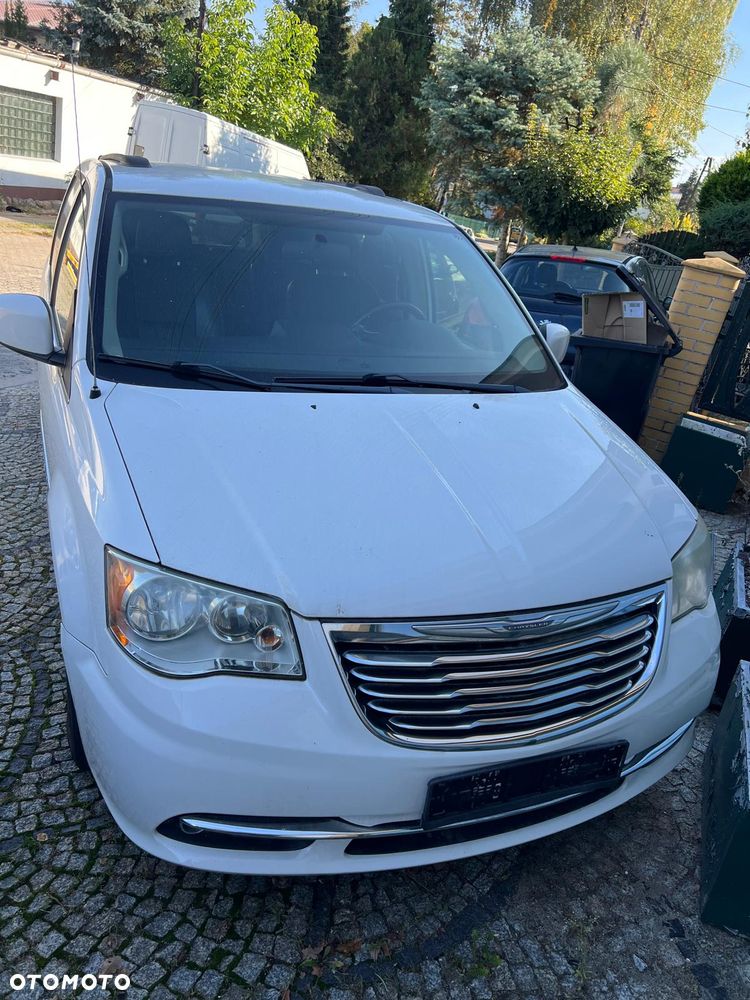 Chrysler Town & Country - 18