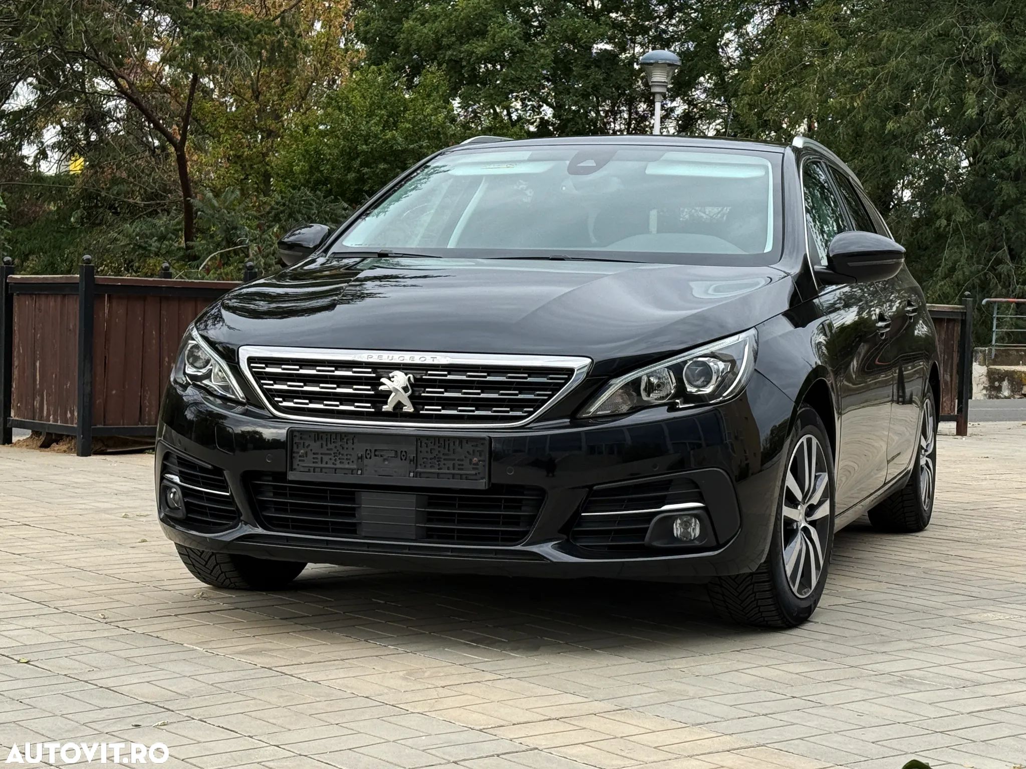 Peugeot 308 SW BlueHDi 130 Stop & Start Tech Edition - 1