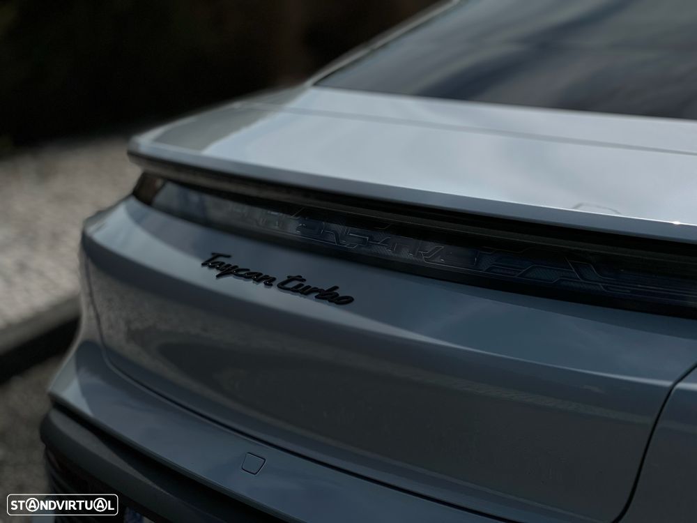 Porsche Taycan Turbo - 12
