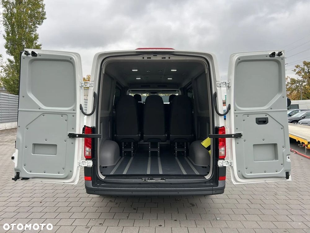 Volkswagen Crafter 35 L3H2/9 osobowy/furgon, 2.0 TD1 140 KM - 18