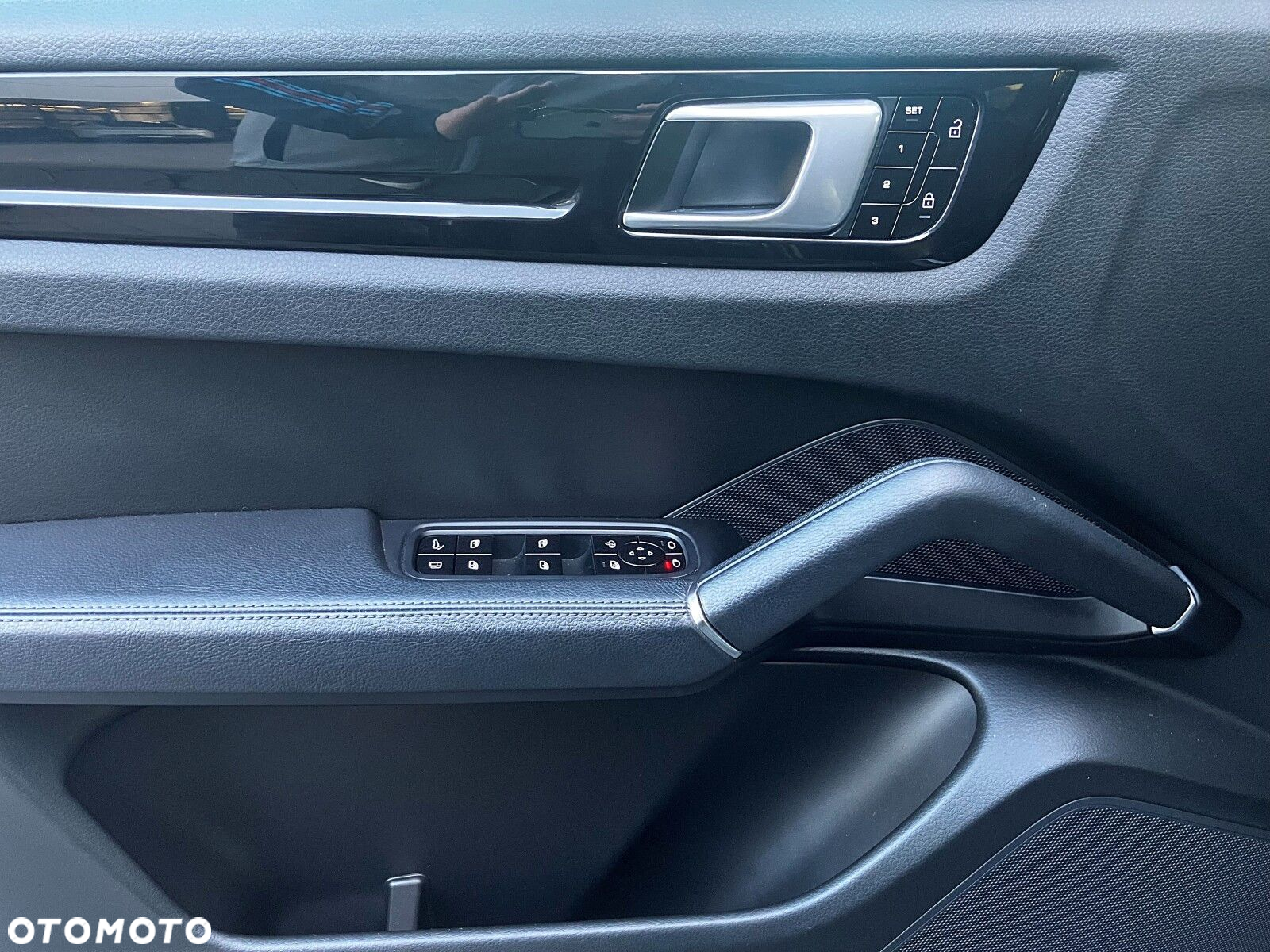 Porsche Cayenne - 21