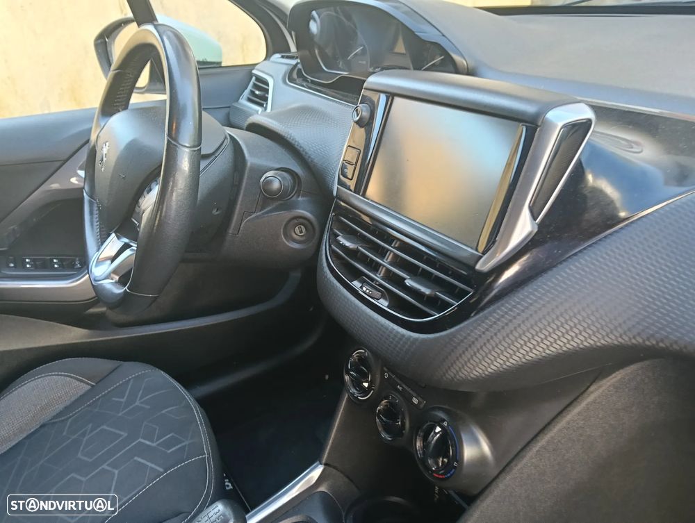 Peugeot 2008 1.6 BlueHDi Style - 22