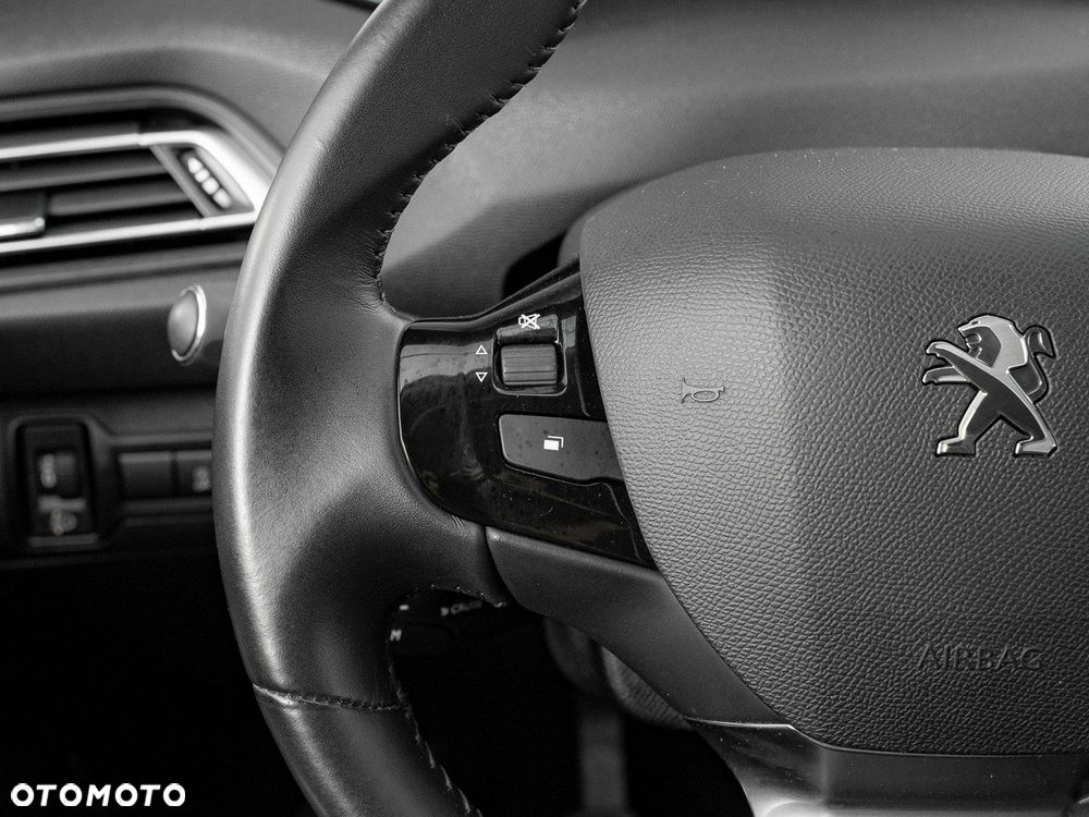 Peugeot 308 1.2 PureTech Allure S&S - 17