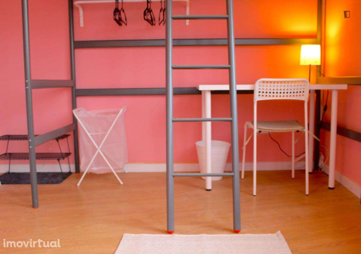 Quarto - localizado em Paranhos Porto - Grande imagem: 4/35