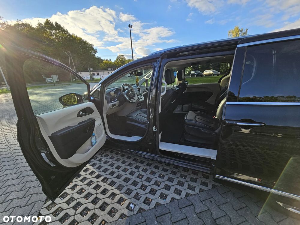 Chrysler Pacifica - 12