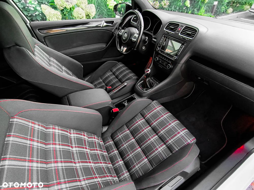 Volkswagen Golf VI 2.0 TSI GTI - 39